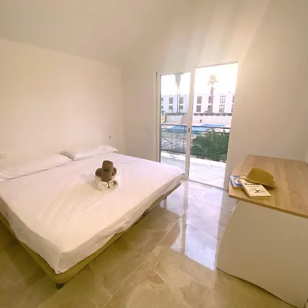 Апартаменты Tropicalidays Townhouse Playa De Americas Плая-де-лас-Америкас